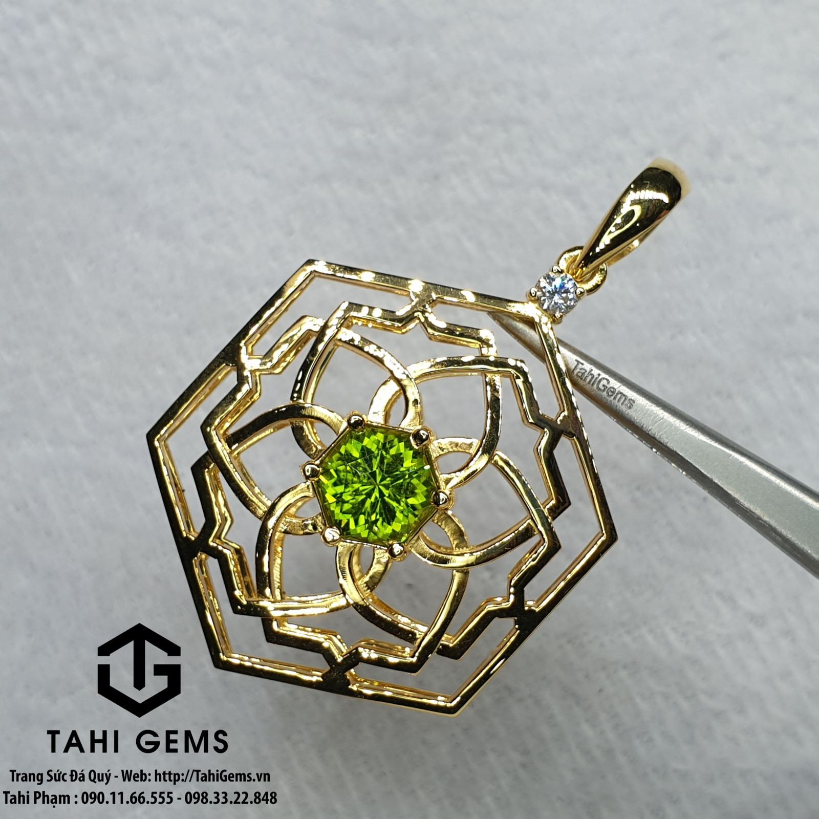 Tahi 3394 – Mặt dây chuyền hoa mai đá quý Peridot và tuocmalin kết hợp kim cương