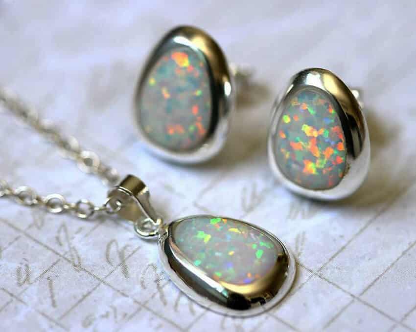 Đá Opal: Loại đá có màu sắc độc đáo với độ phong phú vô tận